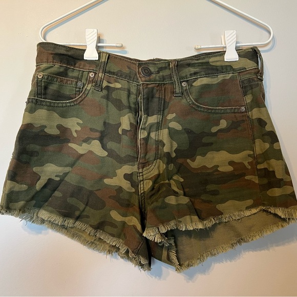 American Eagle Camo Shorts - Picture 1 of 3